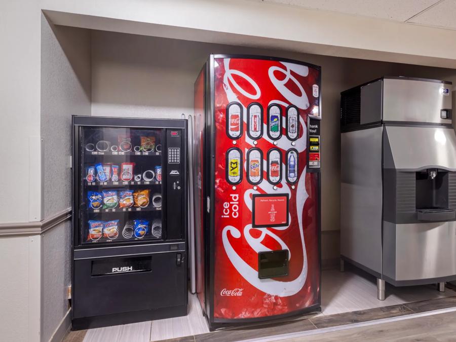 Red Roof Inn & Suites Clinton, MS Vending Image