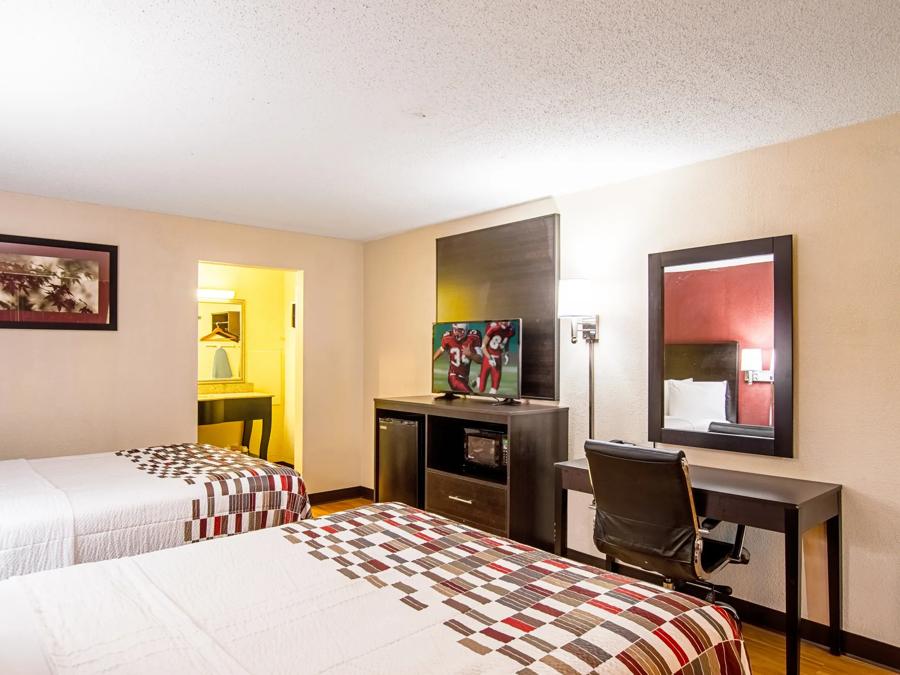 335-deluxe 2 queen beds-2 Image