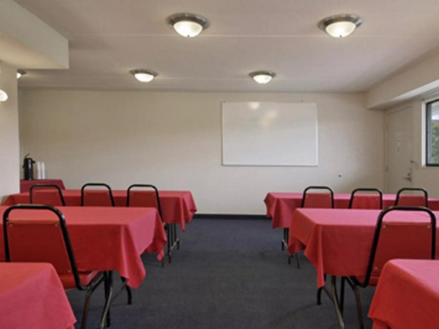 Red Roof Inn St Louis - Westport/ Maryland Heights Meeting Room Image