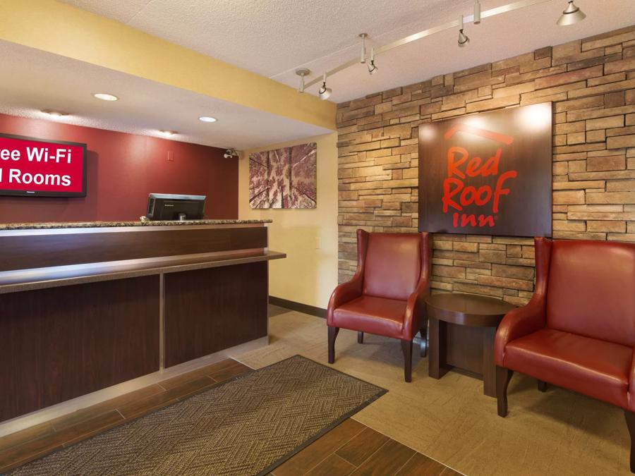 Red Roof Inn Washington, PA Front Desk and Lobby Image