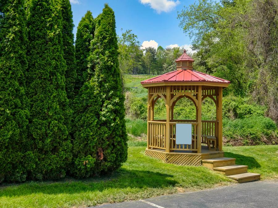 Red Roof Inn Hillsville Outdoor Gazebo Image Details