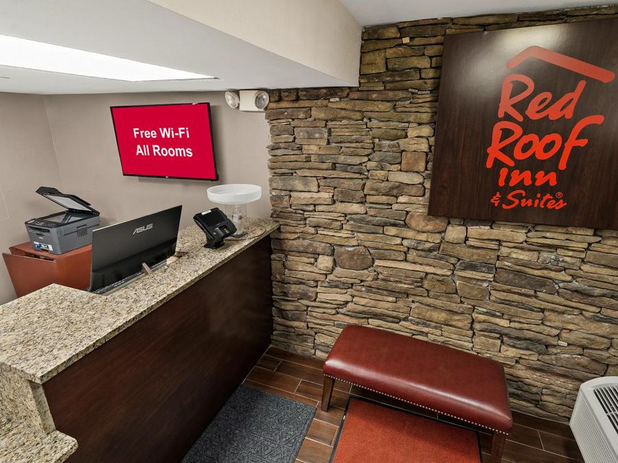 Red Roof Inn Spartanburg - I-85 Front Desk Image