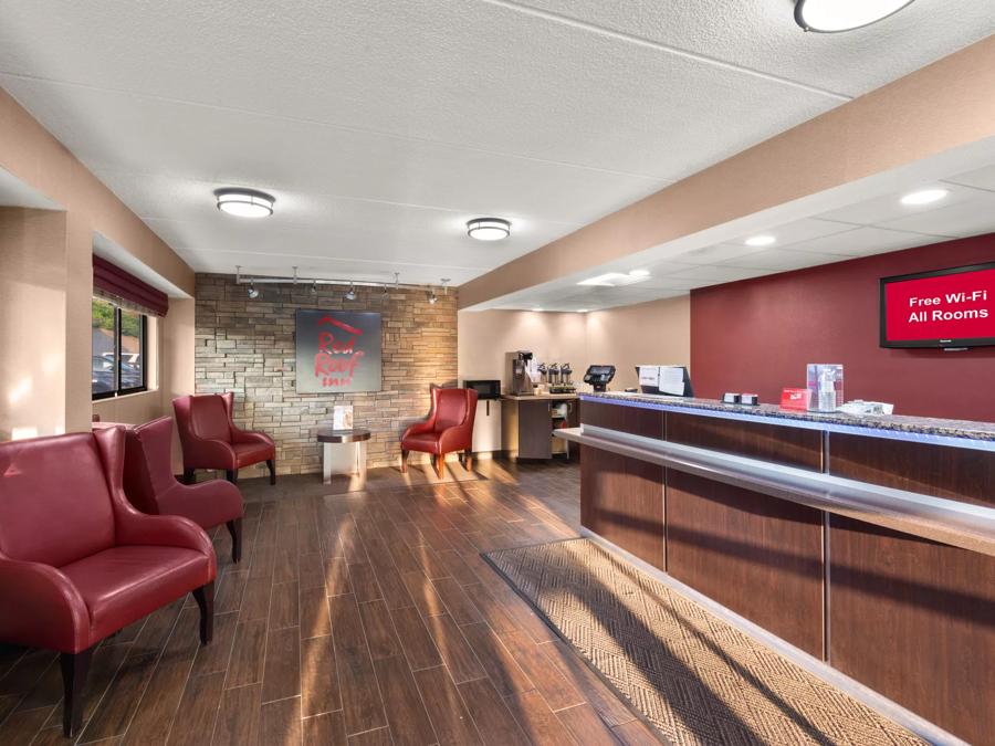 Red Roof Inn Binghamton - Johnson City Front Desk and Lobby Image