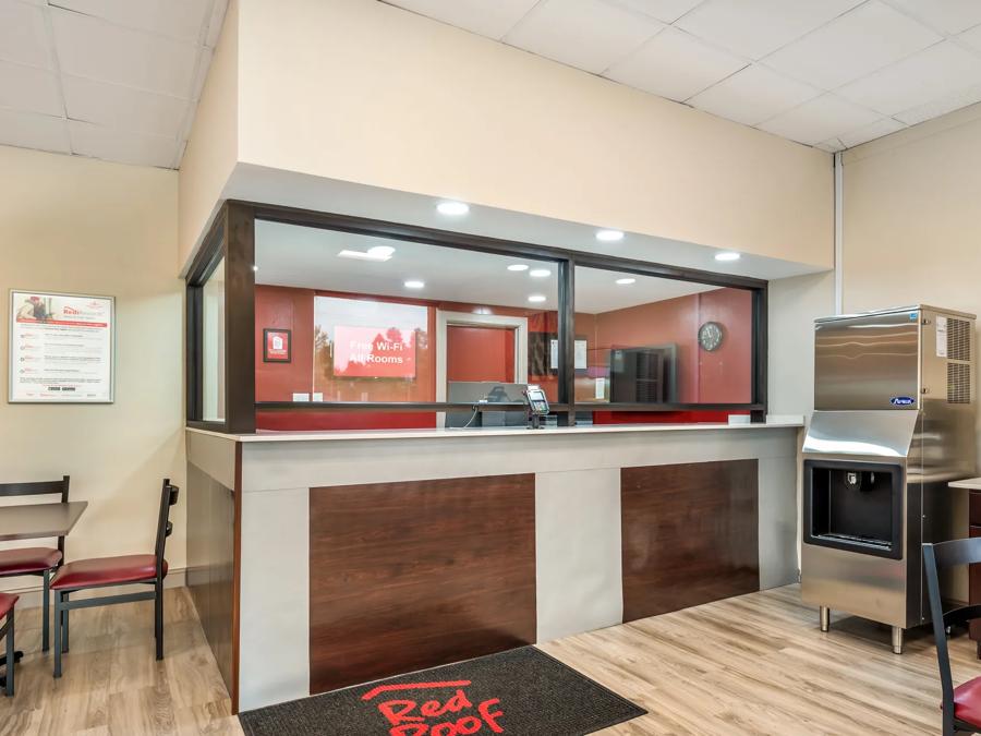 Red Roof Inn Richmond, VA Front Desk Image