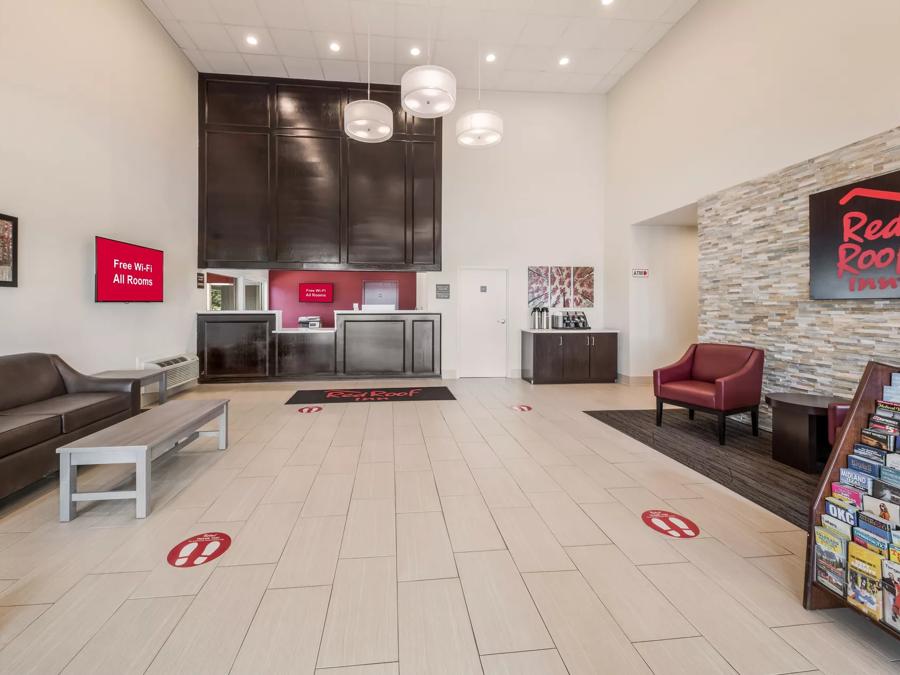 Red Roof Inn Lewisville Lobby and Front Desk Area Image