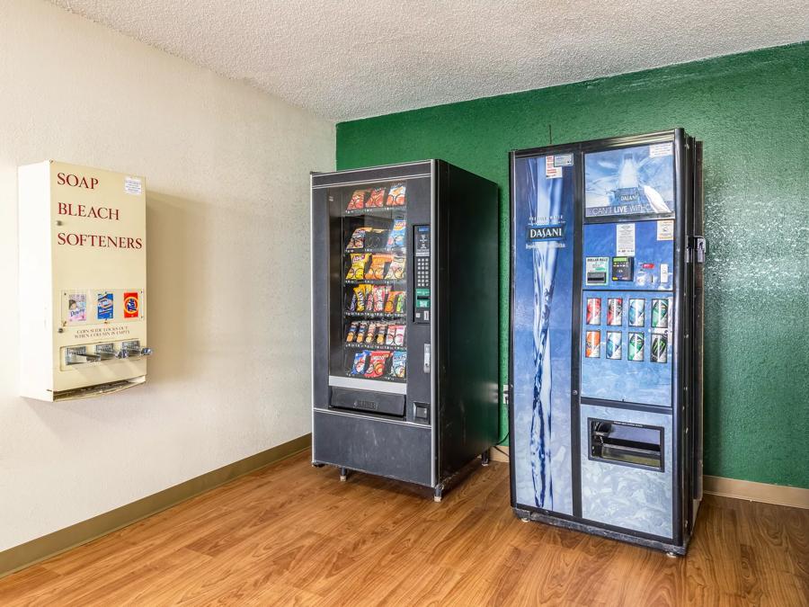 HomeTowne Studios Atlanta NE - Downtown Norcross Vending Image