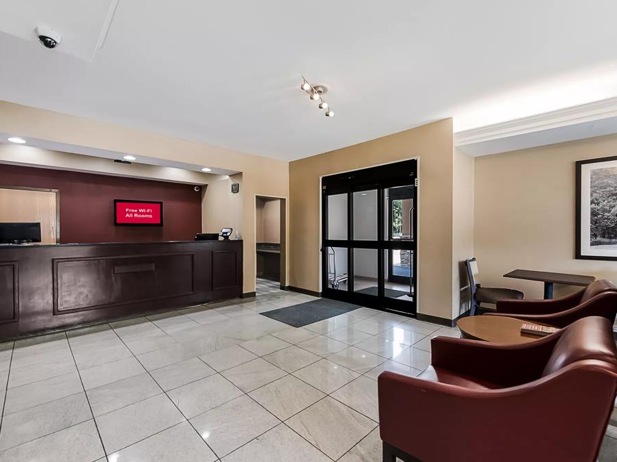 Red Roof Inn Newport News - Yorktown Front Desk Image