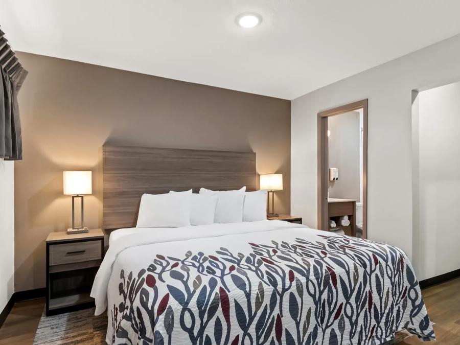 Red Roof Inn Del Rio Superior King with Kitchenette Image