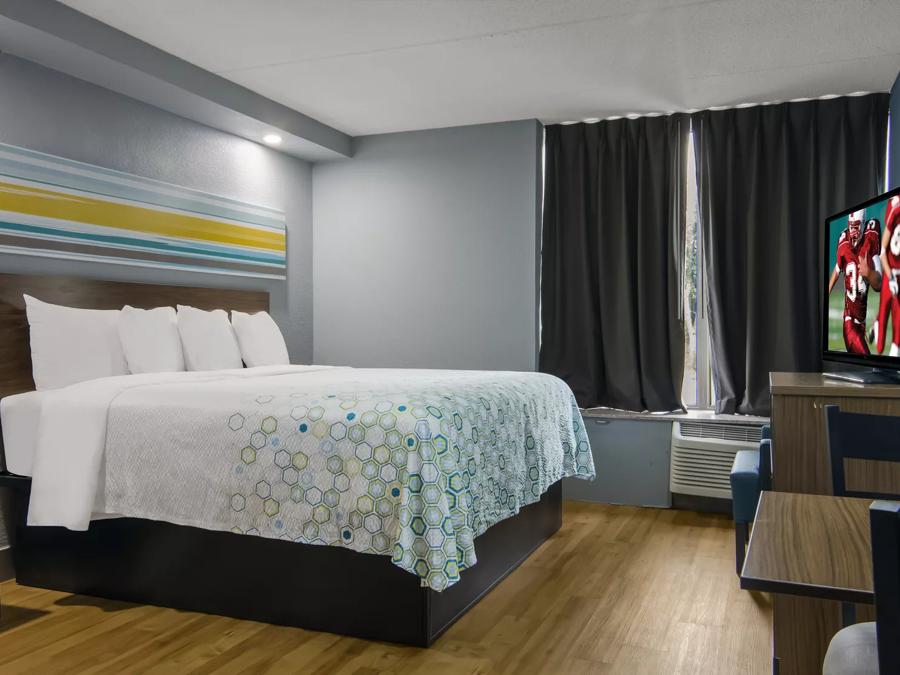  HomeTowne Studios & Conference Center Chicago – N Aurora/ Naperville Studio King Image