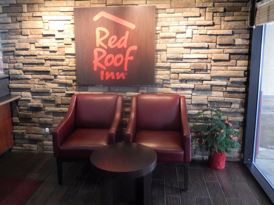 Red Roof Inn Cleveland - Medina Lobby Sitting Area Image