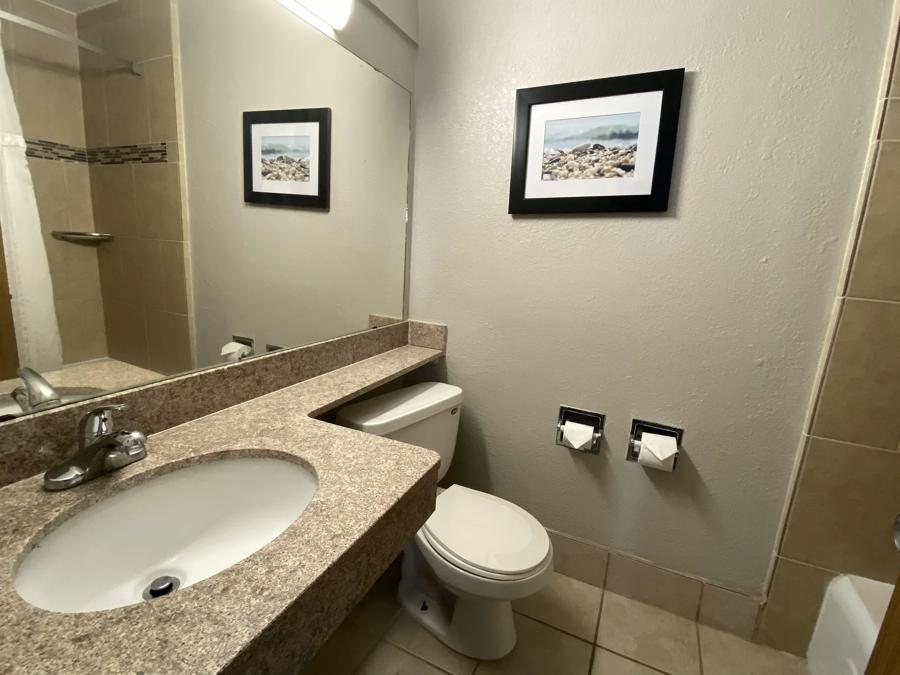 Red Roof Inn Gastonia Superior King Bed Non-Smoking Bathroom Image