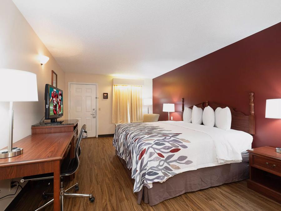 Red Roof Inn & Suites Calhoun Suite King Room Image