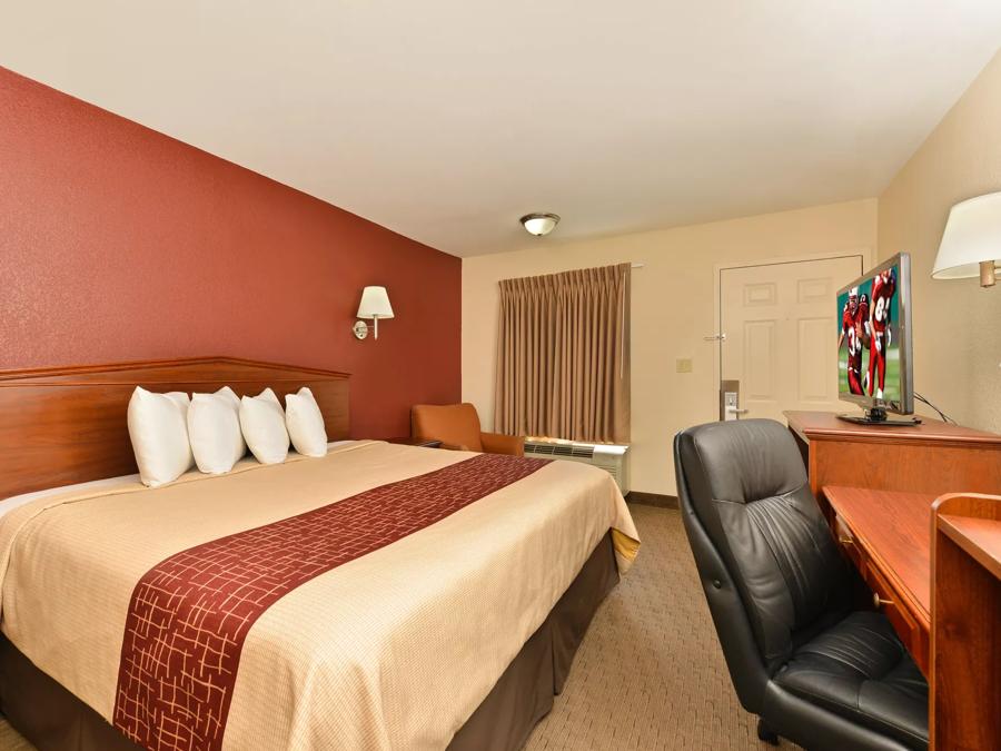 Red Roof Inn Dalton Single King Bed Room Image