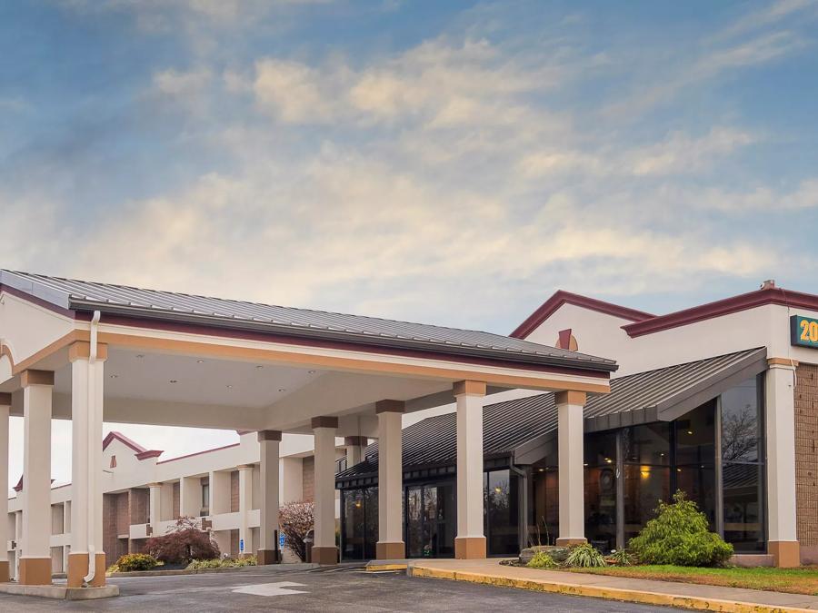 Red Roof Inn & Suites Mt Holly - McGuire AFB Property Exterior Image