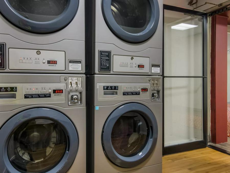 HomeTowne Studios & Conference Center Chicago – N Aurora/ Naperville Laundry Image 