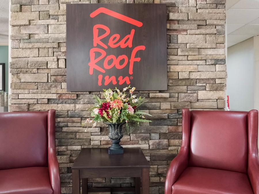 Red Roof Inn Tupelo Lobby Sitting Area Image Details