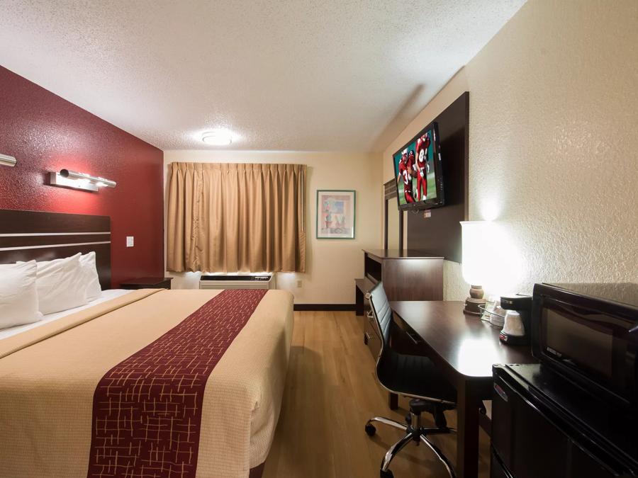 Red Roof Inn Houston - Brookhollow Superior King with Kitchen Non-Smoking Image