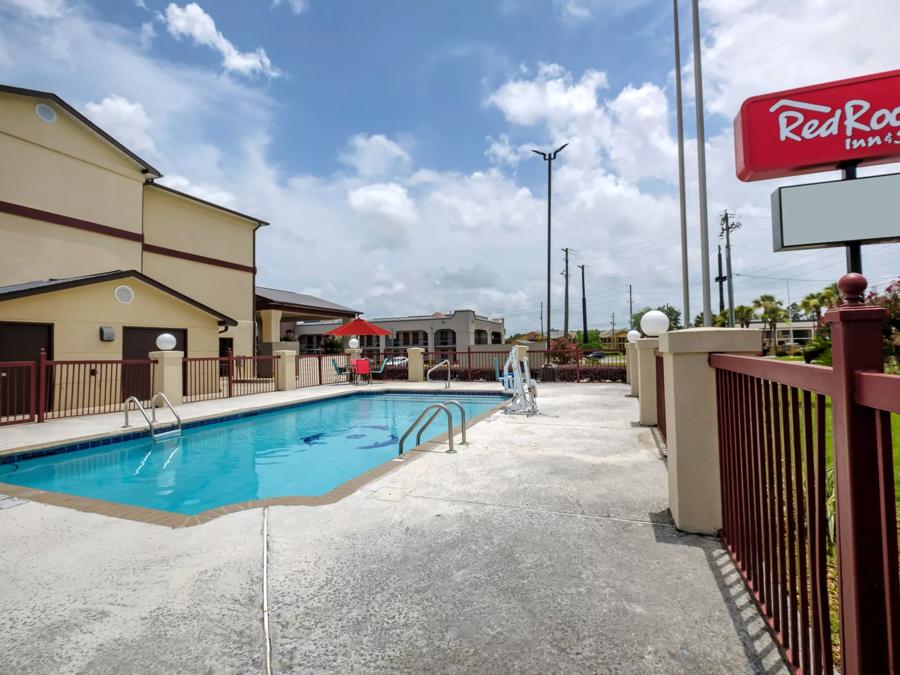 Red Roof Inn & Suites Mobile SW -  I-10 Outdoor Pool Image