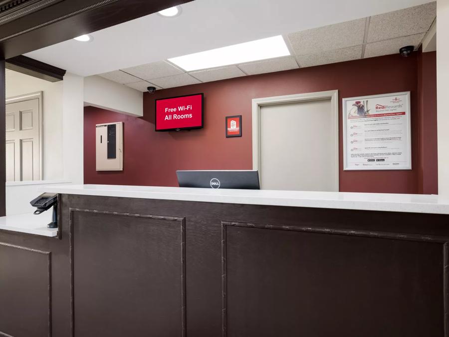 Red Roof Inn Weedsport Front Desk Image