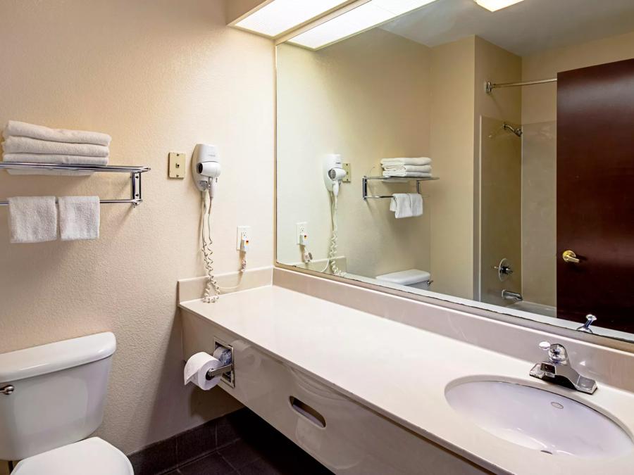 Superior King Room Non-Smoking Bathroom Image