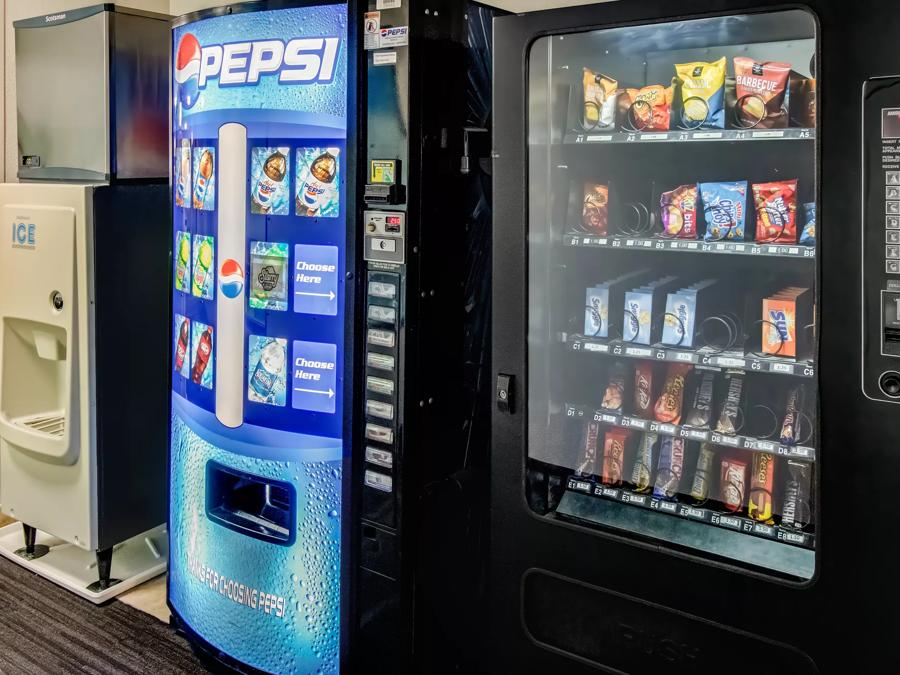 Red Roof Inn Springfield, OH Vending Image