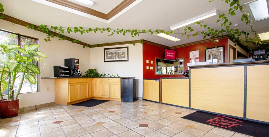 Budget Pet Friendly Hotel In Monterey Ca Red Roof Inn