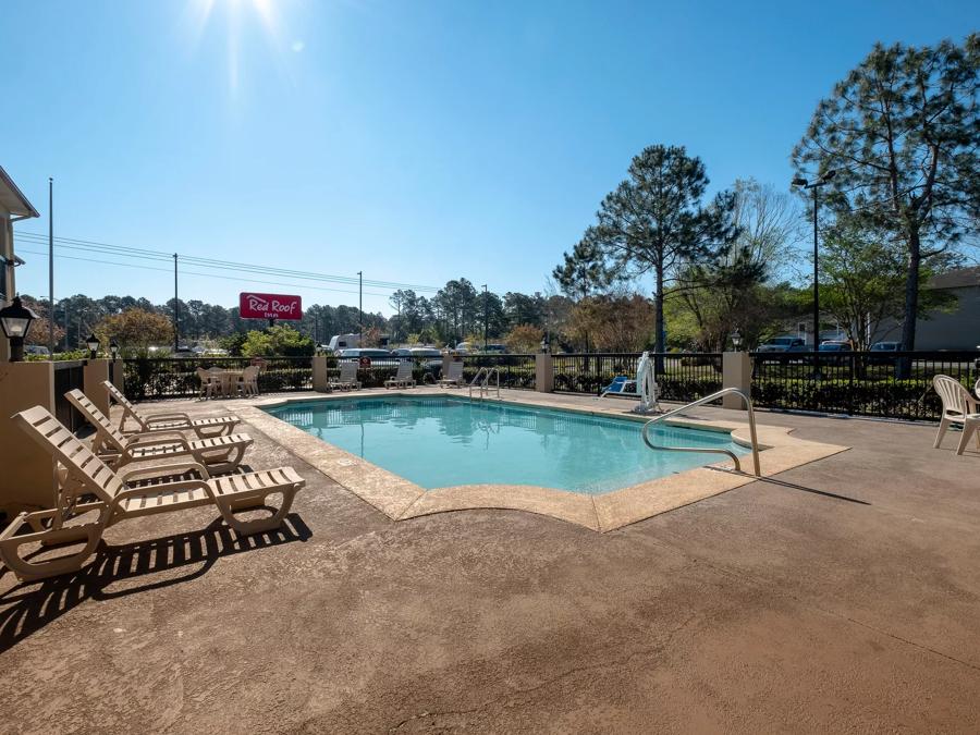 Red Roof Inn Gulf Shores Outdoor Swimming Pool Image