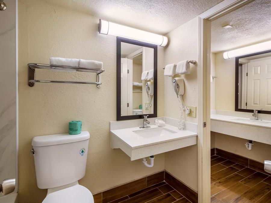 Red Roof Inn Houston East - I-10  Suite King Bed with Kitchenette Non-Smoking Bathroom Image