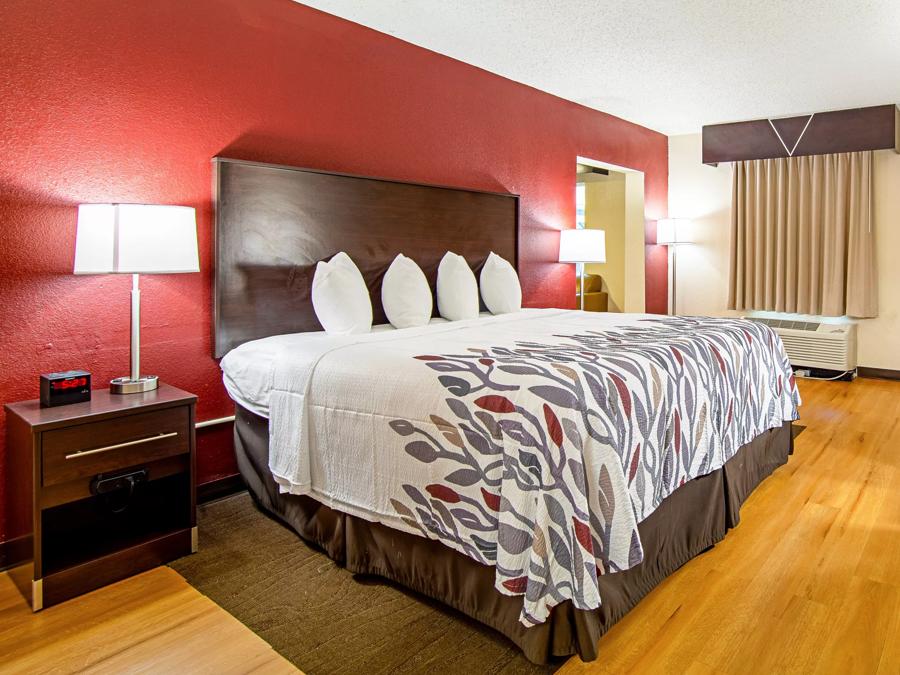 Red Roof Inn & Suites Greenwood, SC Suite King Room Image