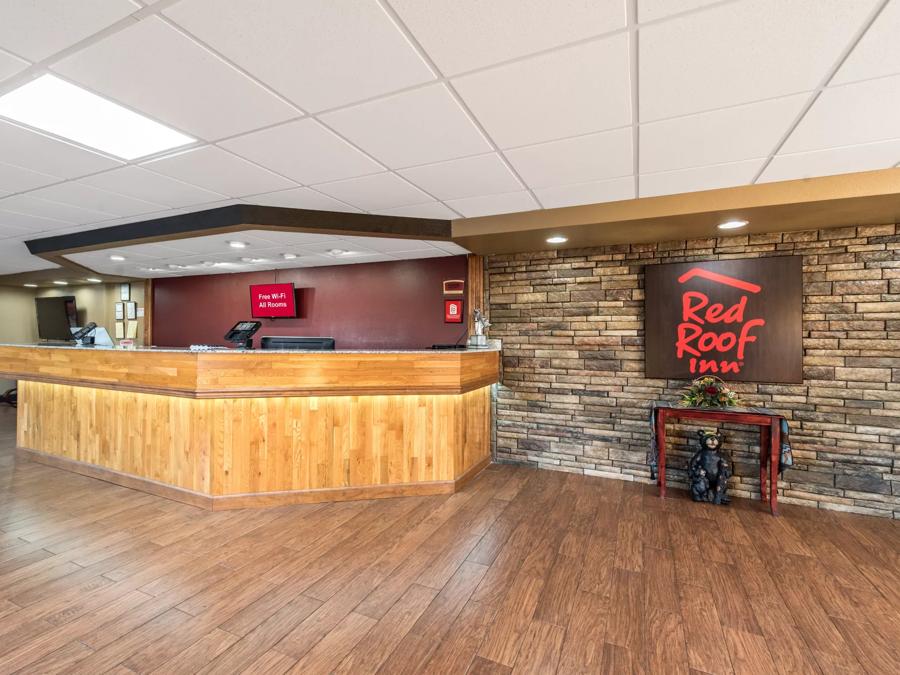 Red Roof Inn & Suites Pigeon Forge - Parkway Lobby Image