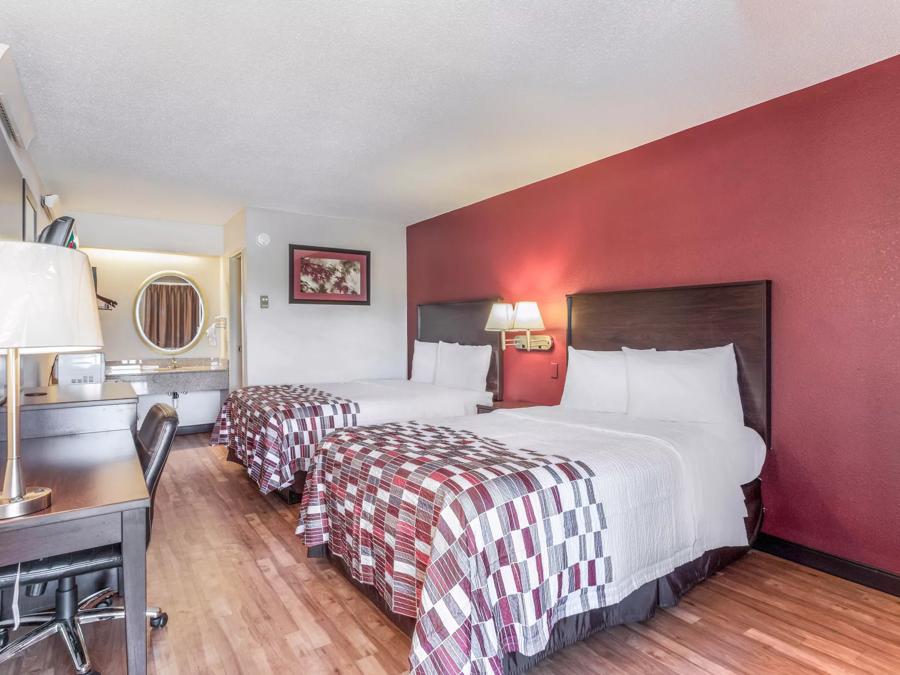 Red Roof Inn Columbia, MO Deluxe 2 Full Beds Image