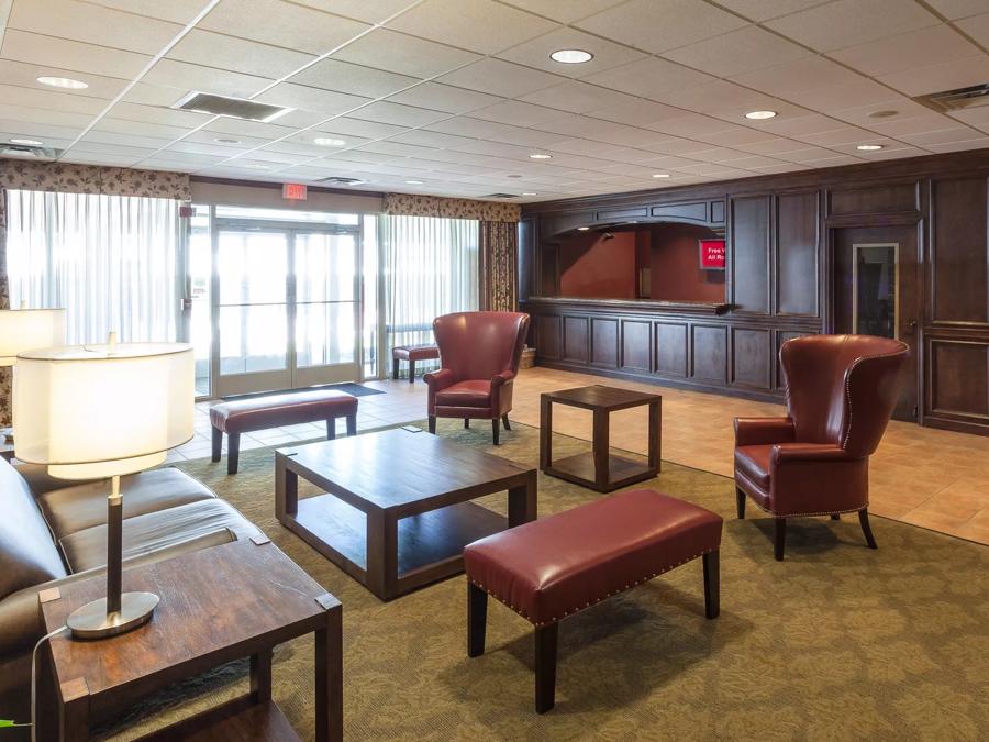 Red Roof Inn & Suites DeKalb Lobby and Sitting Area