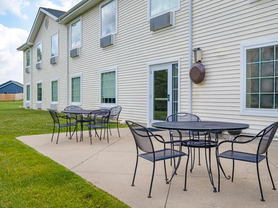 RRI1534_Outdoor Seating PRO Approved 7-21-26 Image