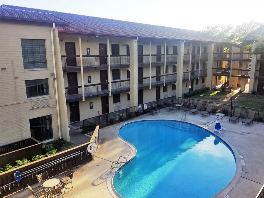  Red Roof Inn & Suites Houston - Hobby Airport Pool