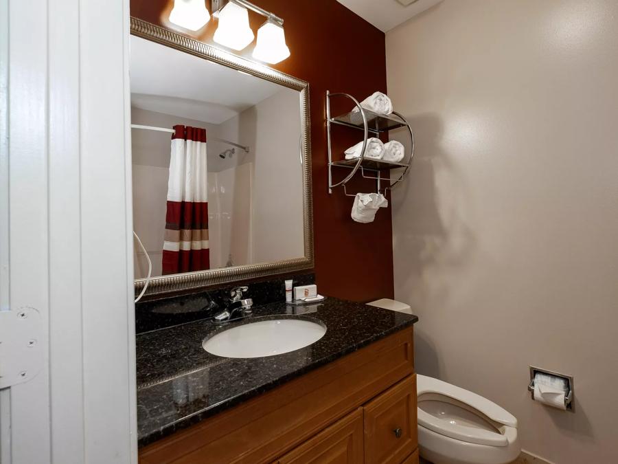 Red Roof Inn & Suites Wilson Suite King with Kitchenette Bathroom Non-Smoking Image