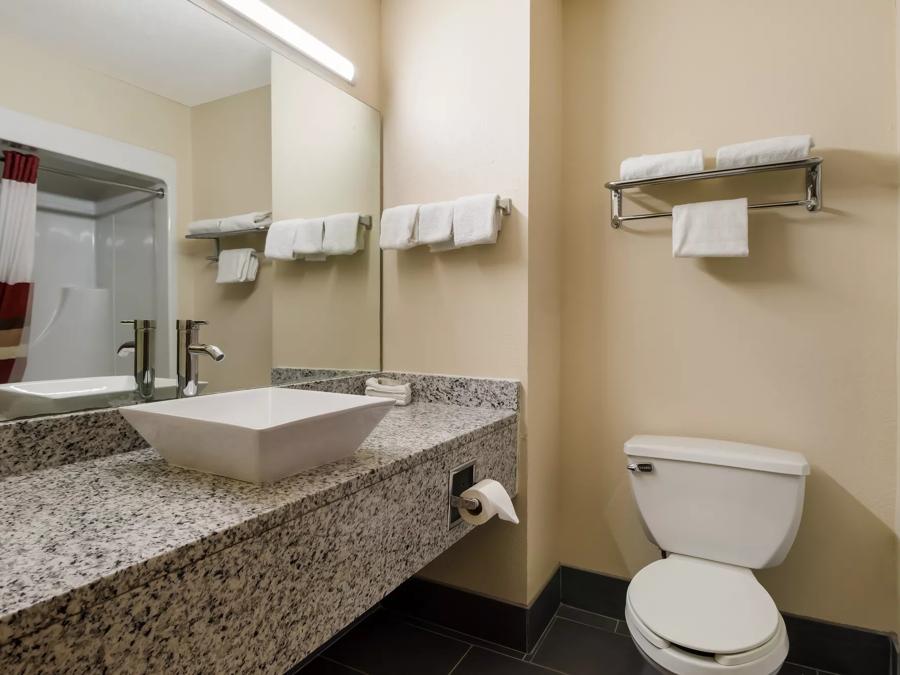 Suite King with Jetted Tub Non-Smoking Bathroom Image