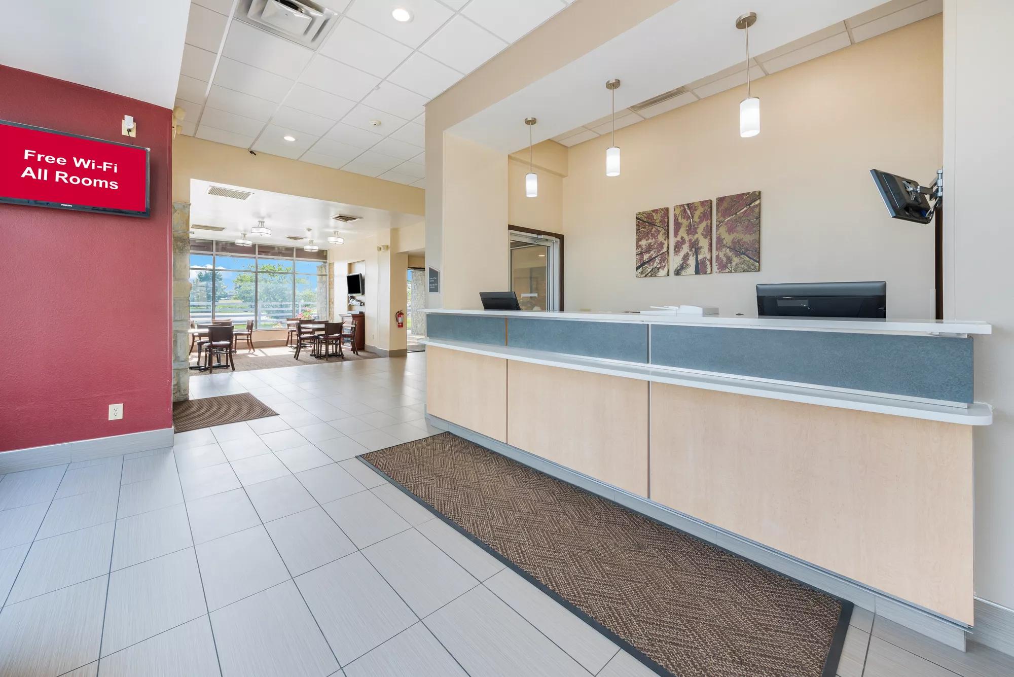 Red Roof Inn Columbus - Grove City Front Desk and Lobby Image
