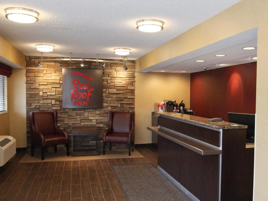 Red Roof Inn Dayton South – Miamisburg Front Desk and Lobby Image