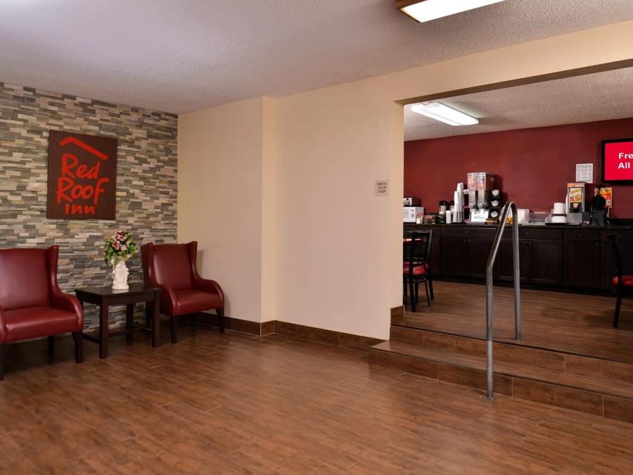 Red Roof Inn Cartersville - Emerson/LakePoint North Lobby Image