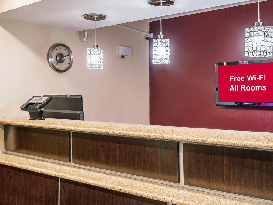 Red Roof Inn Spartanburg – I-26 Front Desk Image