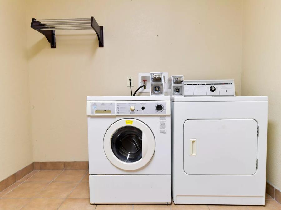Red Roof Inn & Suites Lincoln Laundry Image