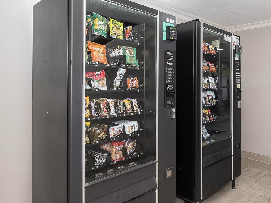 Red Roof Inn St. Petersburg Superior Vending Image