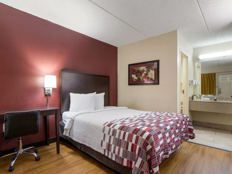 Red Roof Inn Shelbyville  Deluxe Full Bed Non-Smoking