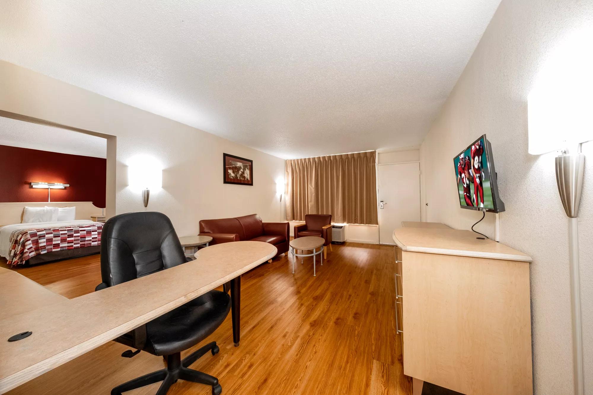 Red Roof Inn & Suites Wytheville Suite King Room Image