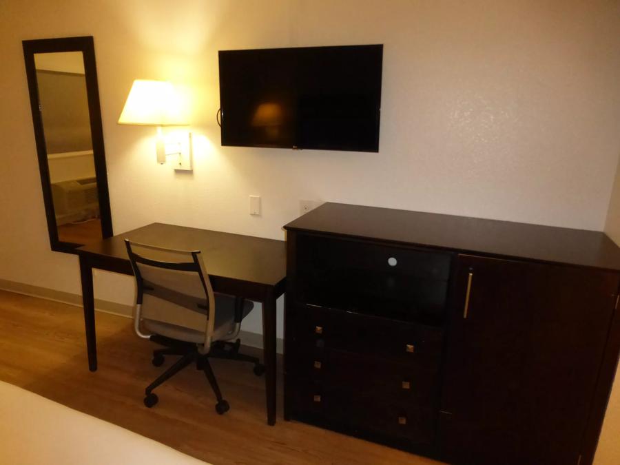 Red Roof Inn Houston - Jersey Village Superior King Room Non-Smoking Amenities Image
