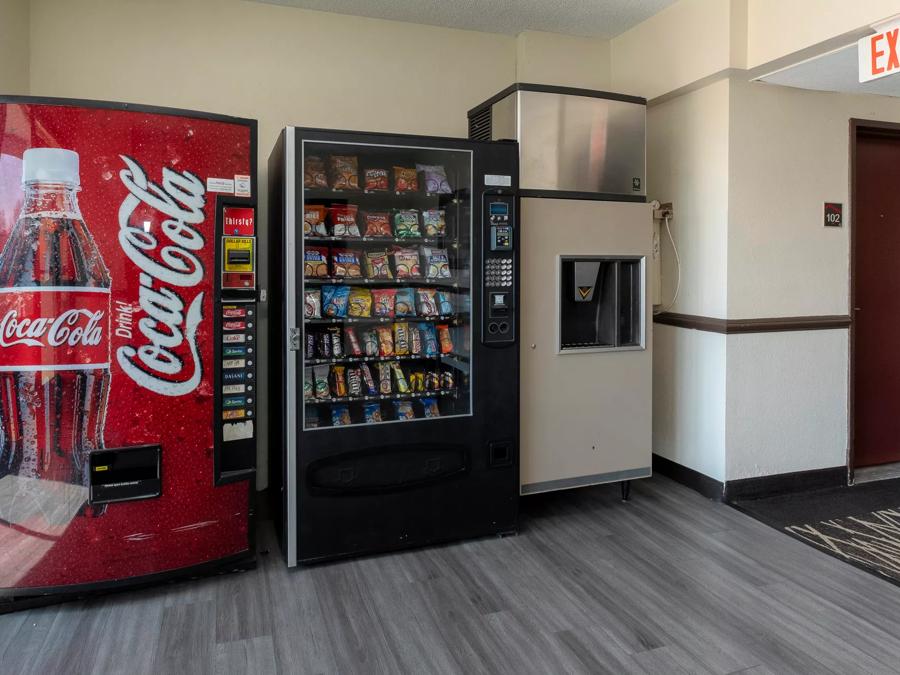 Red Roof Inn Warrenton Vending Image