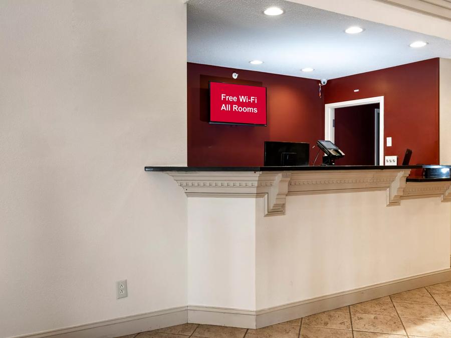 Red Roof Inn Clifton Park Front Desk Image