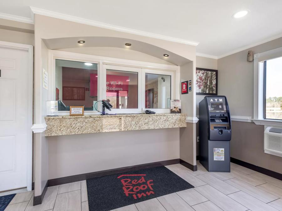 Red Roof Inn Suffolk Lobby