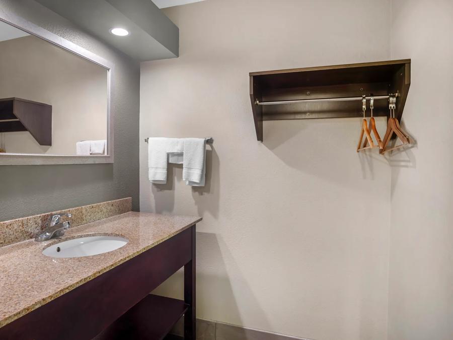 RRI1135_NS Bathroom 3 PRO Approved 9-18-26 Image