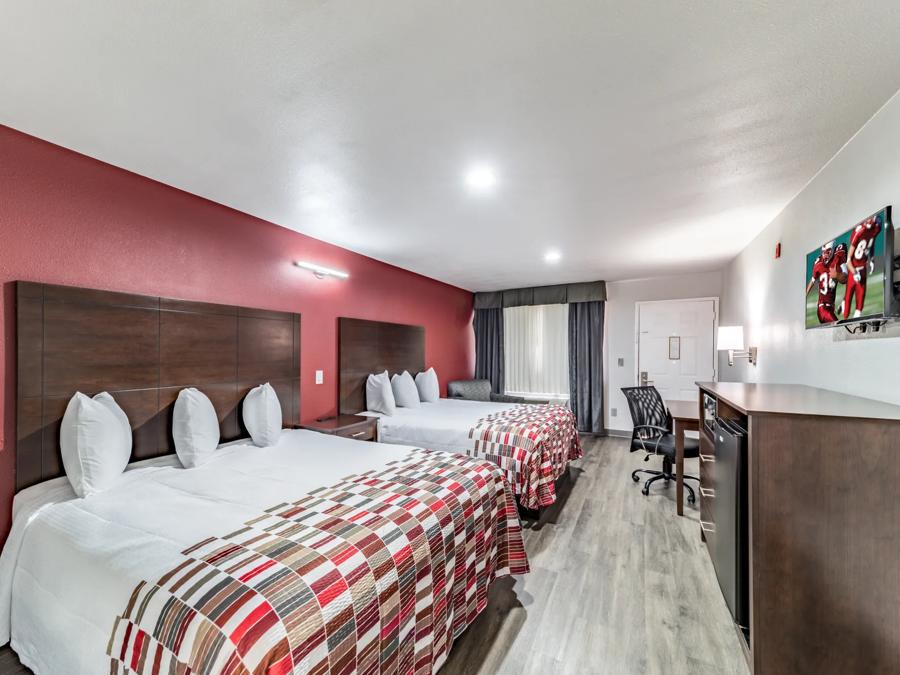 609-deluxe 2 queen beds-03 Image